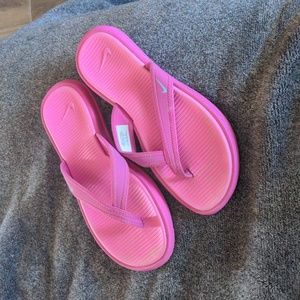 Women's Nike pink flip flops